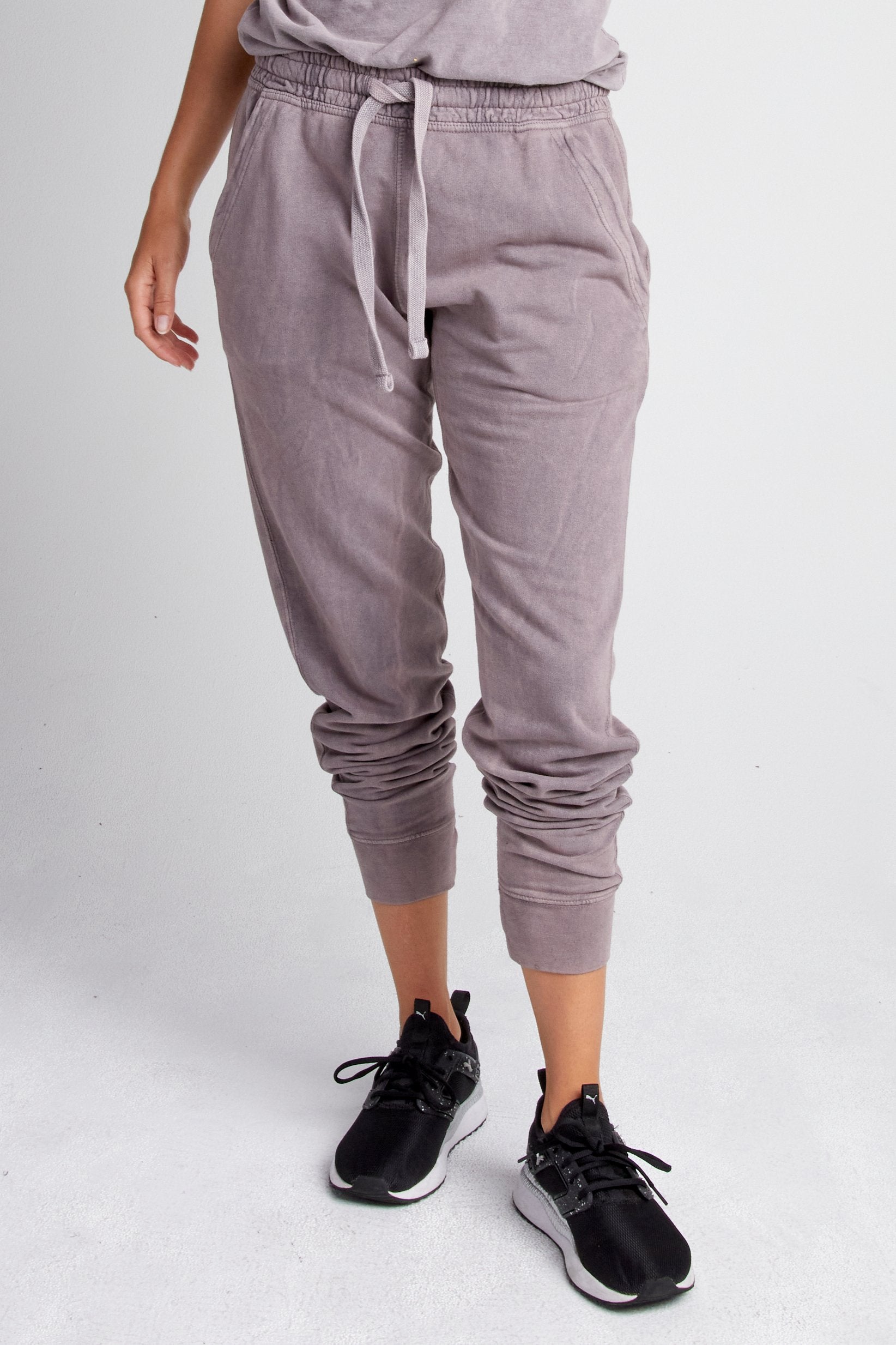 Low profile vintage joggers top
